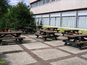 plastic picnic tables
